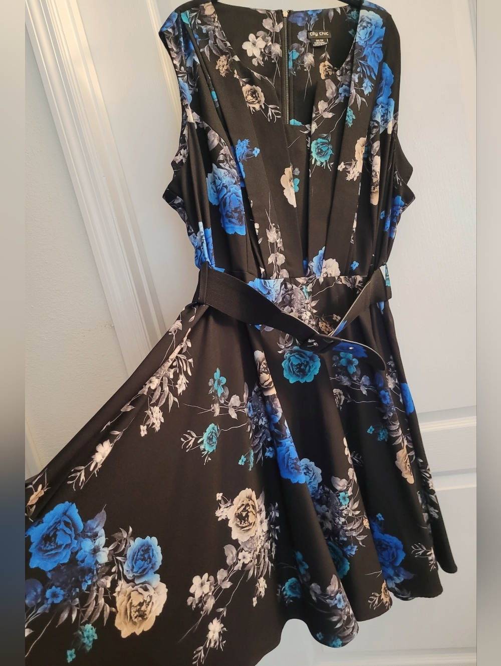 City Chic Black Floral Midi Dress with Blue & Cream Blooms - Picture 3 of 10